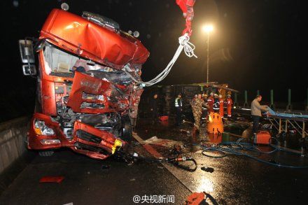 包茂高速重庆黔江段车祸