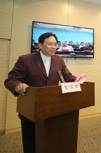 安全生产形象大使唐国强宣读倡议书